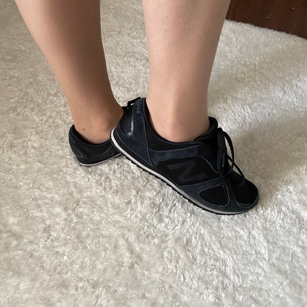 New balance light weight sneakers